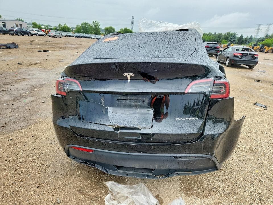 2025 TESLA MODEL Y 6