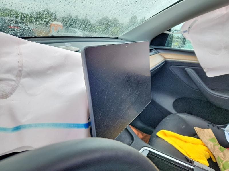 2025 TESLA MODEL Y 9