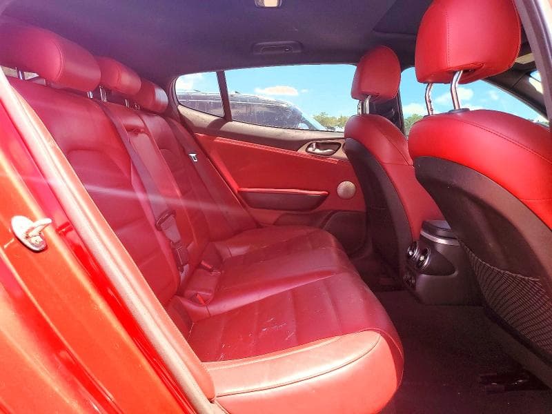 2018 KIA STINGER GT2 10