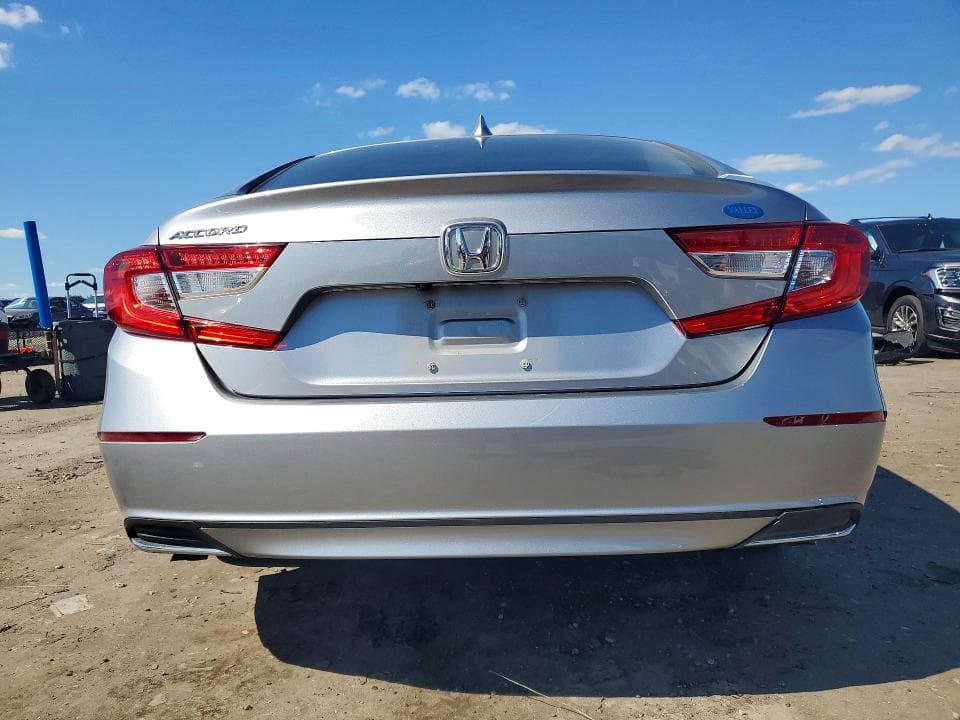 2018 HONDA ACCORD 4D 6