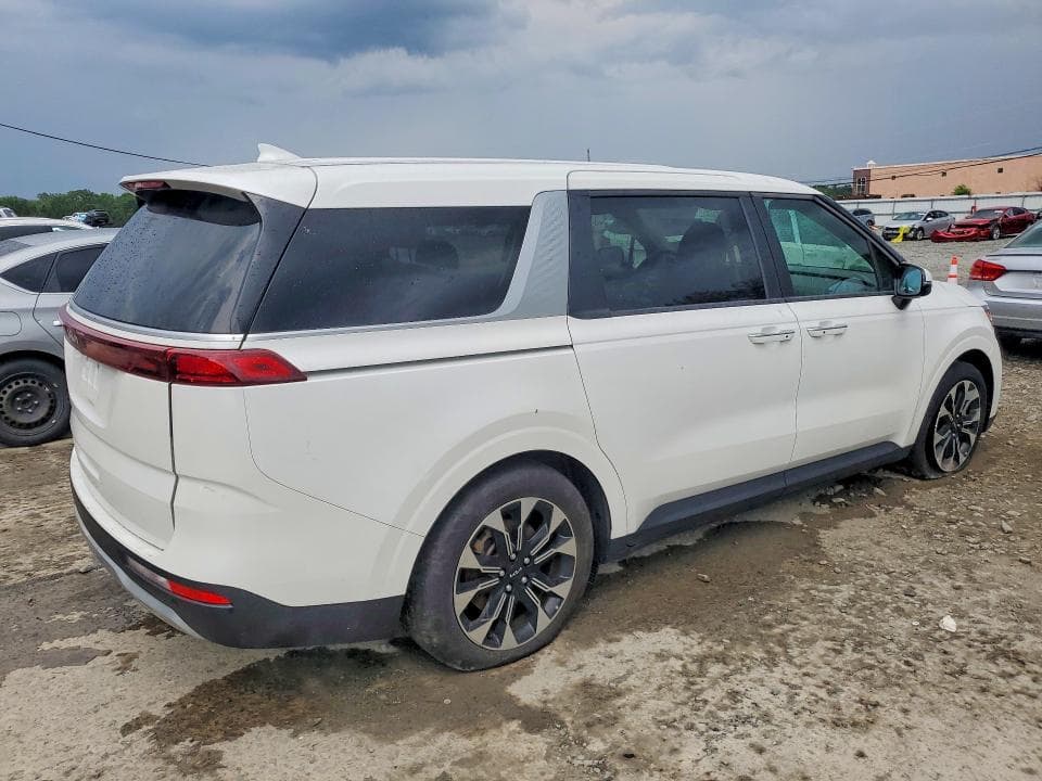 2024 KIA CARNIVAL EX 3