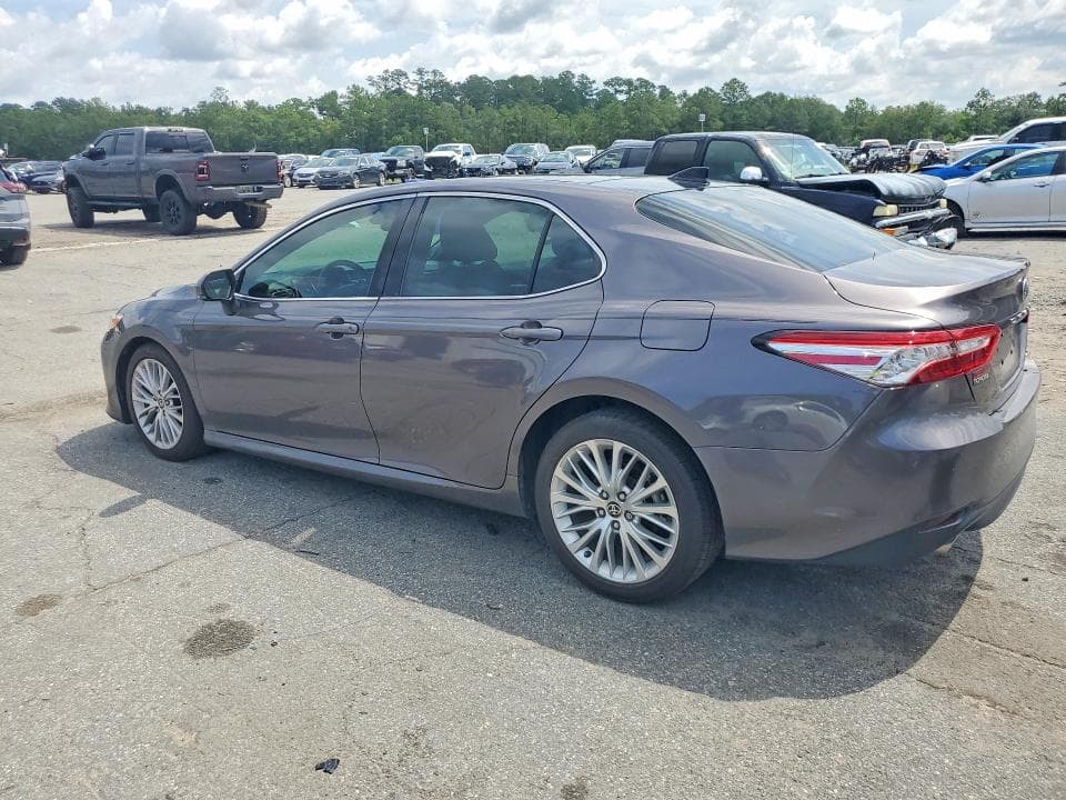 2020 TOYOTA CAMRY XLE 2