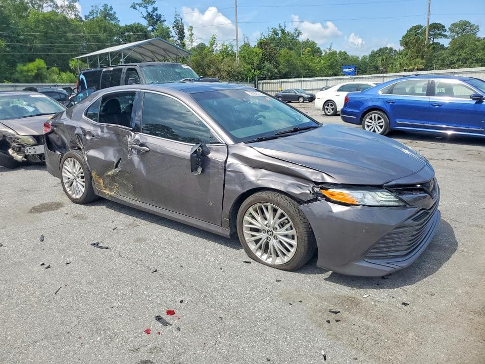 2020 TOYOTA CAMRY XLE 4