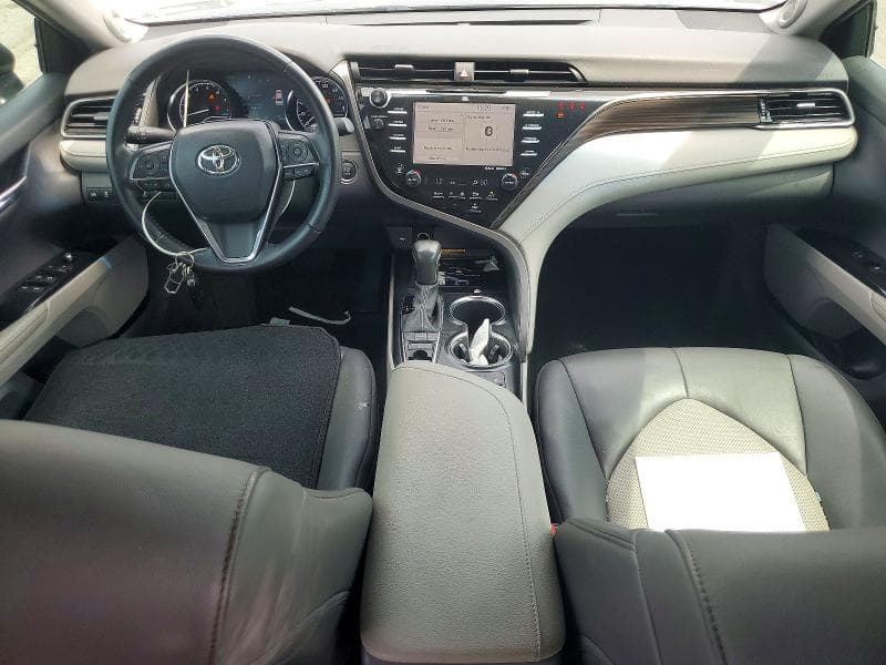 2020 TOYOTA CAMRY XLE 8