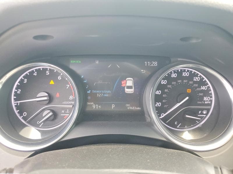 2020 TOYOTA CAMRY XLE 9