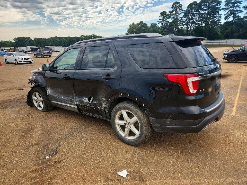 2018 FORD EXPLORER XLT 2