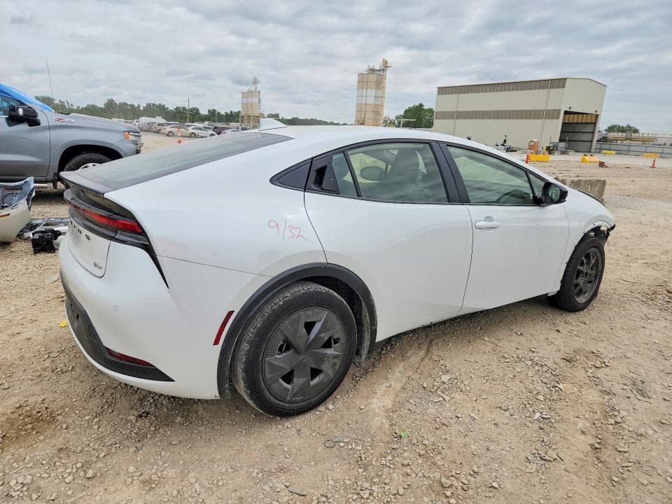 2025 TOYOTA PRIUS LE 3