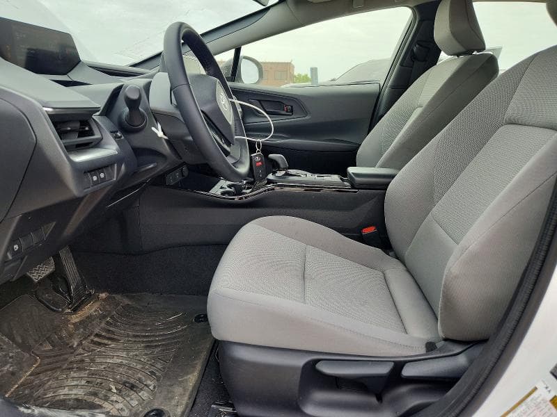 2025 TOYOTA PRIUS LE 7