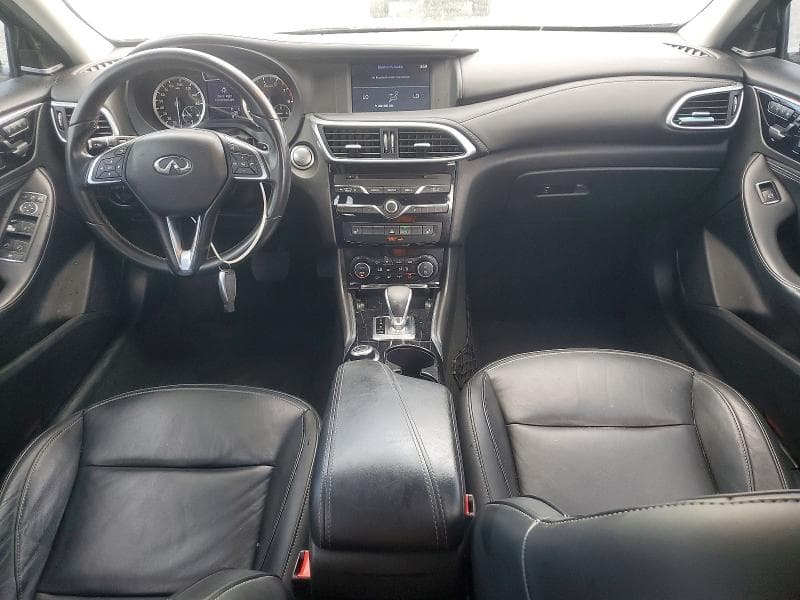 2018 INFINITI QX30 ESSENTIAL 8