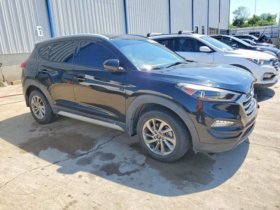 2017 HYUNDAI TUCSON SE 4