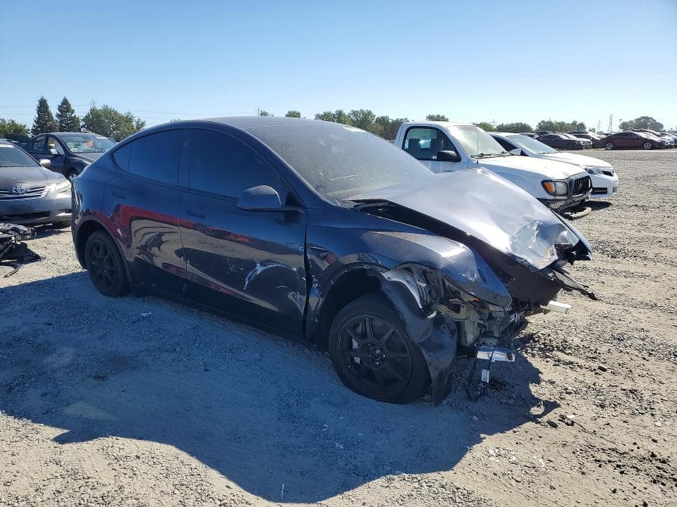 2026 TESLA MODEL Y 4