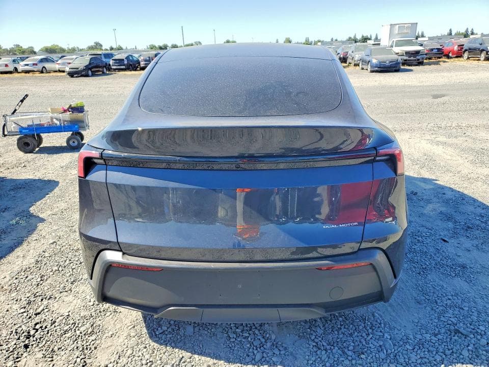 2026 TESLA MODEL Y 6