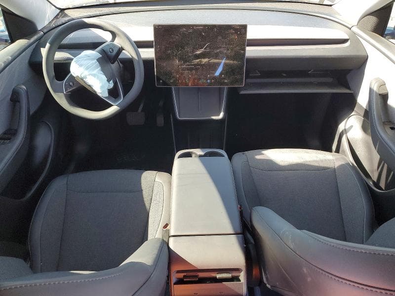 2026 TESLA MODEL Y 8