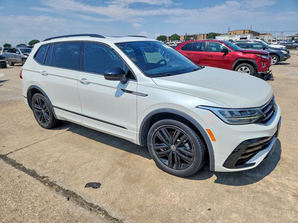 2022 VOLKSWAGEN TIGUAN SE R-LINE BLACK SE R-LINE BLACK 4
