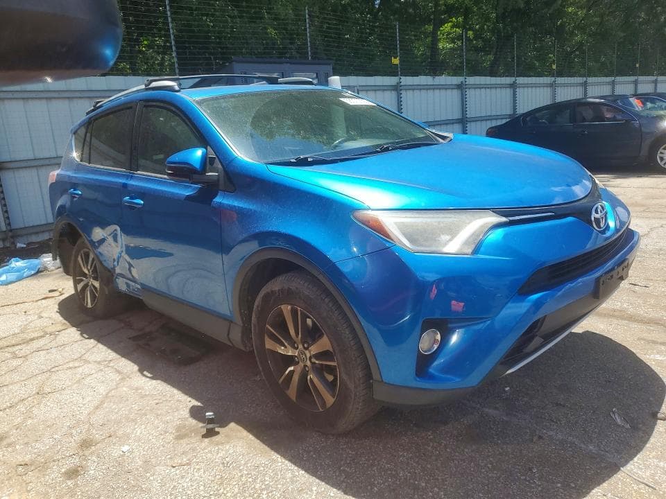 2016 TOYOTA RAV4 XLE 4