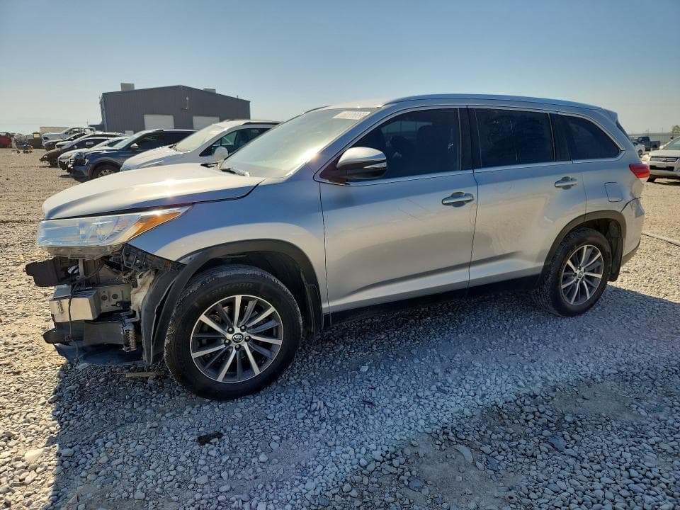 2019 TOYOTA HIGHLANDER XLE 1