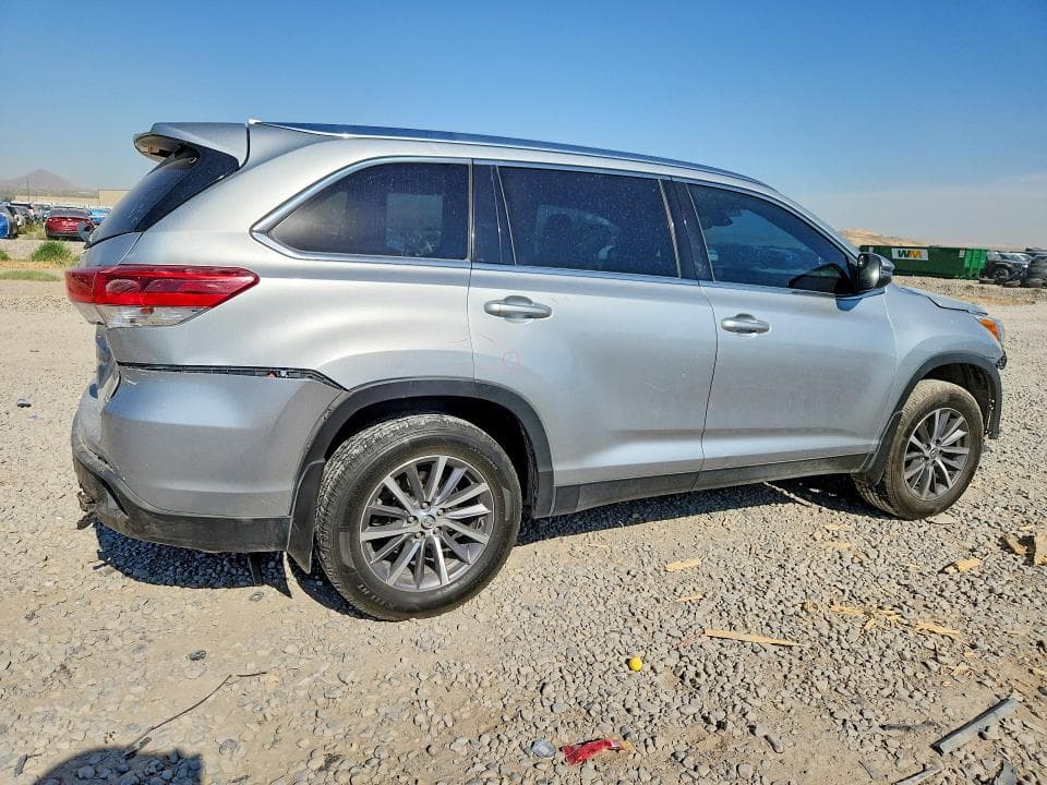 2019 TOYOTA HIGHLANDER XLE 3