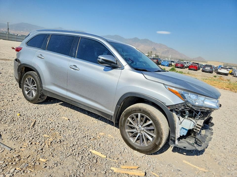 2019 TOYOTA HIGHLANDER XLE 4