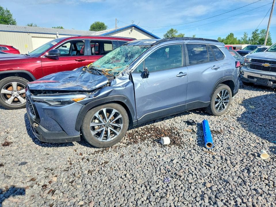 2023 TOYOTA COROLLA CROSS XLE - 1