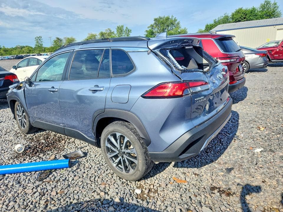 2023 TOYOTA COROLLA CROSS XLE 2