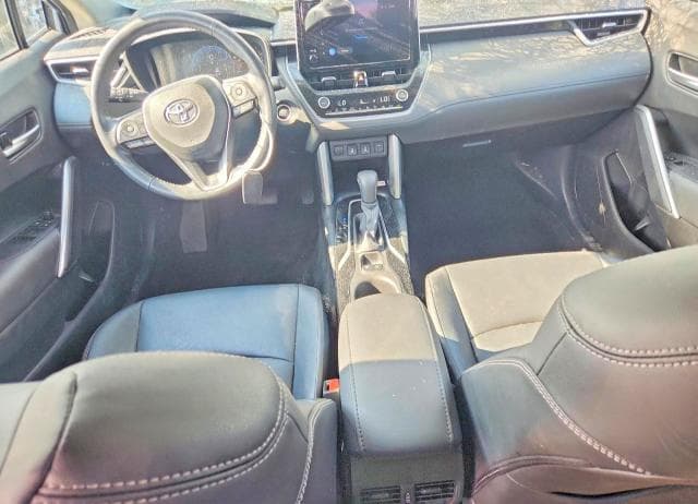 2023 TOYOTA COROLLA CROSS XLE 8