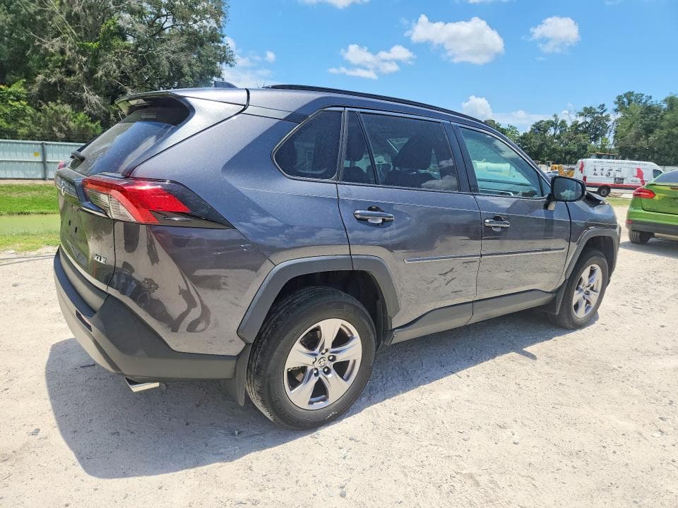 2023 TOYOTA RAV4 XLE 3