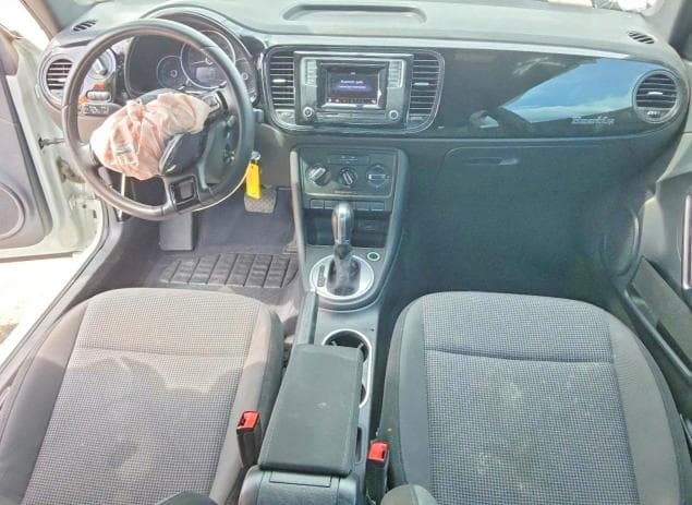 2018 VOLKSWAGEN BEETLE S/COAST 8