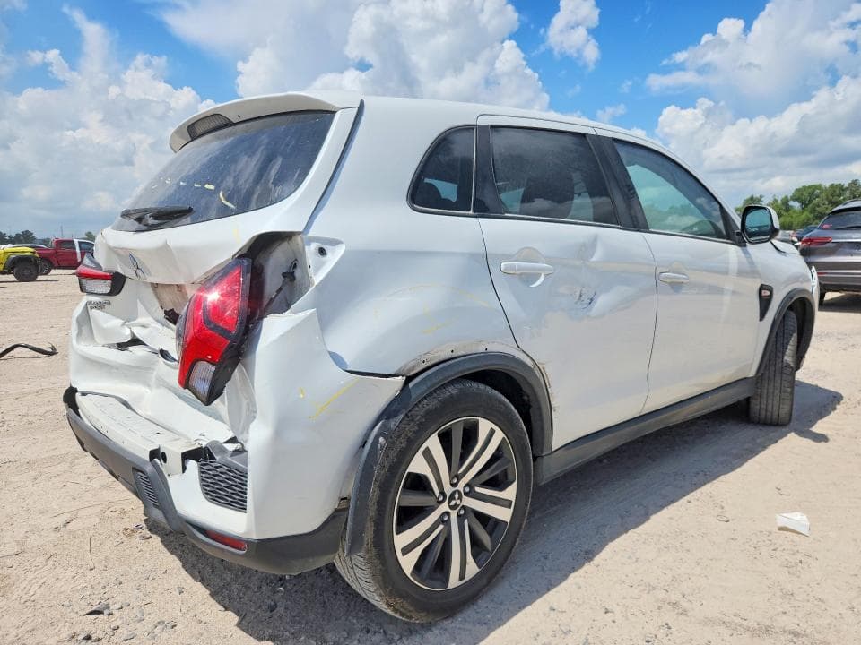 2020 MITSUBISHI OUT 3