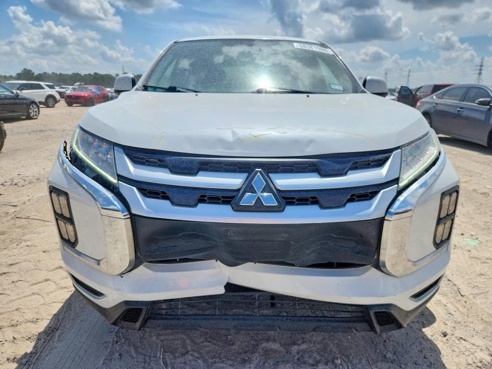 2020 MITSUBISHI OUT 5
