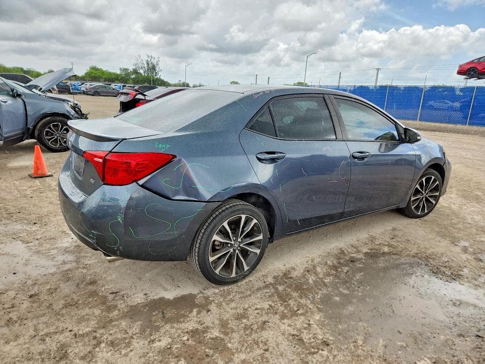 2017 TOYOTA COROLLA SE 3
