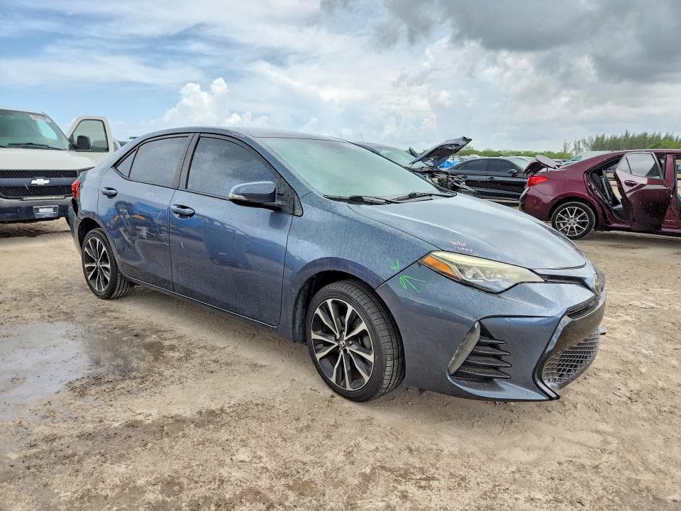 2017 TOYOTA COROLLA SE 4