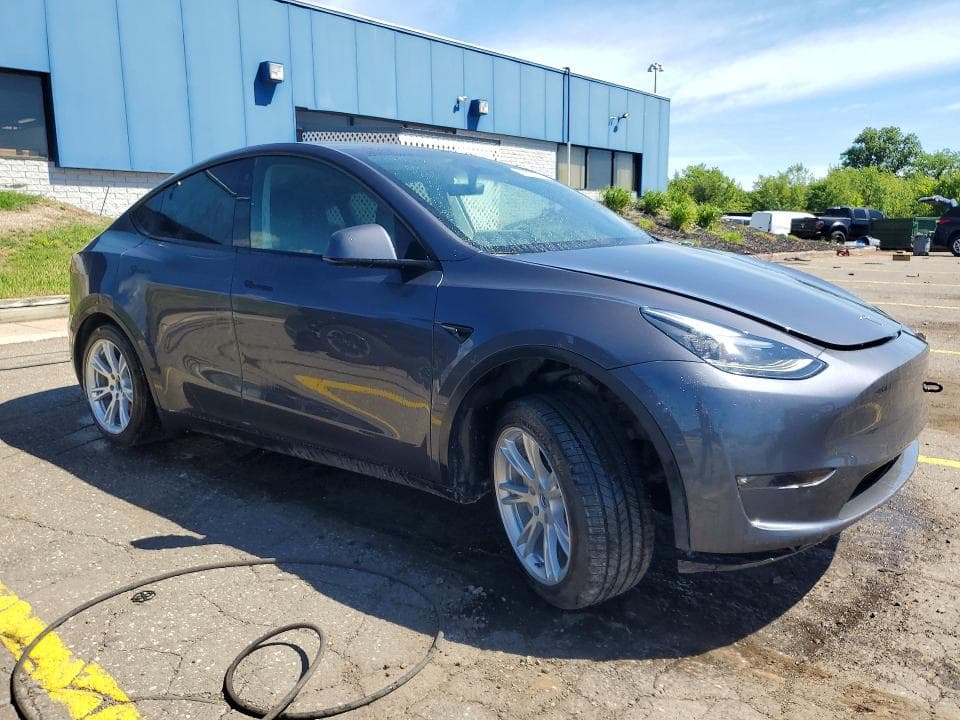 2023 TESLA MODEL Y 4