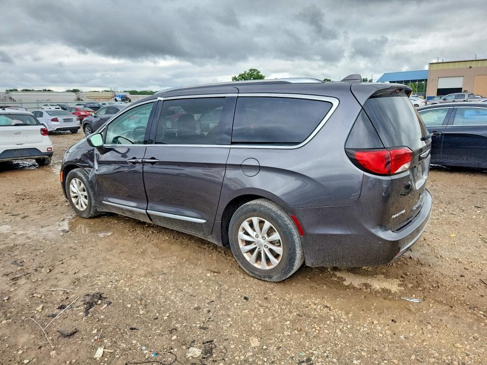 2019 CHRYSLER PACIFICA TOURING L 2