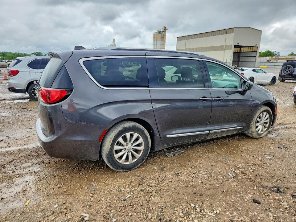 2019 CHRYSLER PACIFICA TOURING L 3
