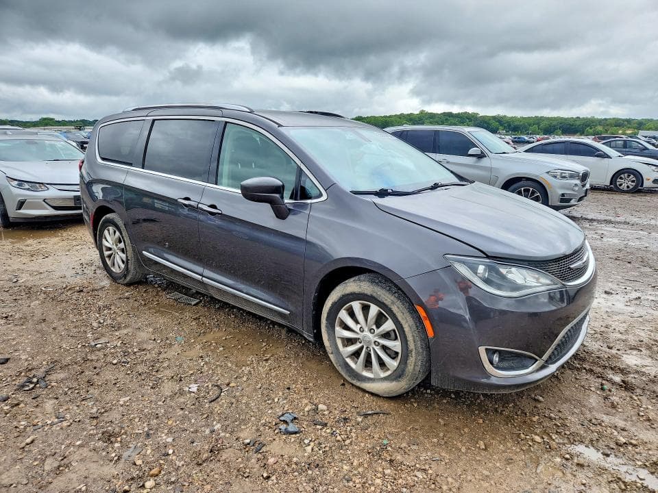 2019 CHRYSLER PACIFICA TOURING L 4