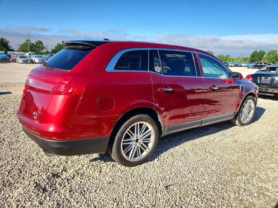 2018 LINCOLN MKT 3