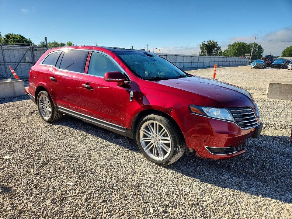 2018 LINCOLN MKT 4