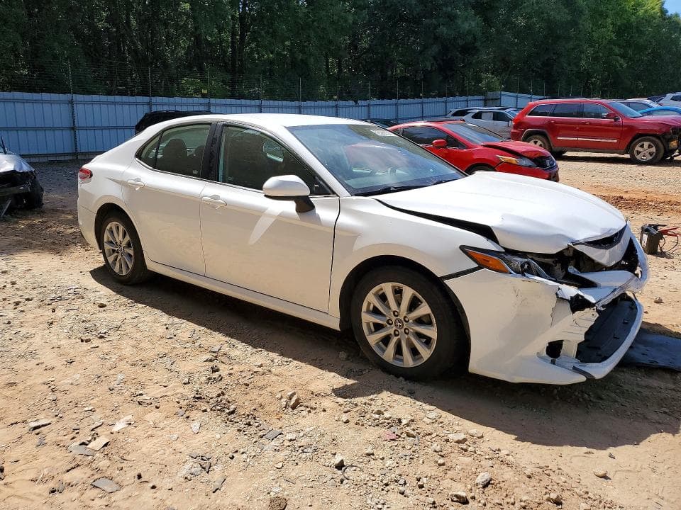 2019 TOYOTA CAMRY LE 4