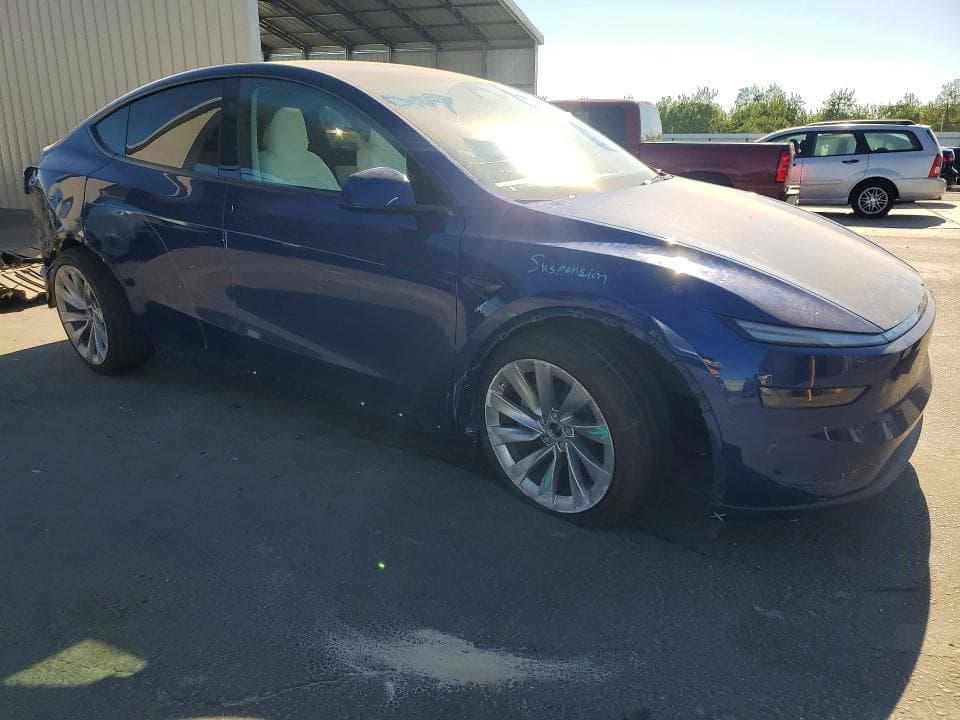 2026 TESLA MODEL Y 4