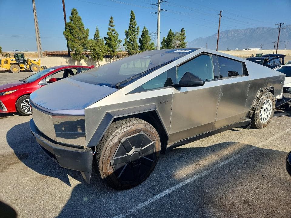 2024 TESLA CYBERTRUCK - 1