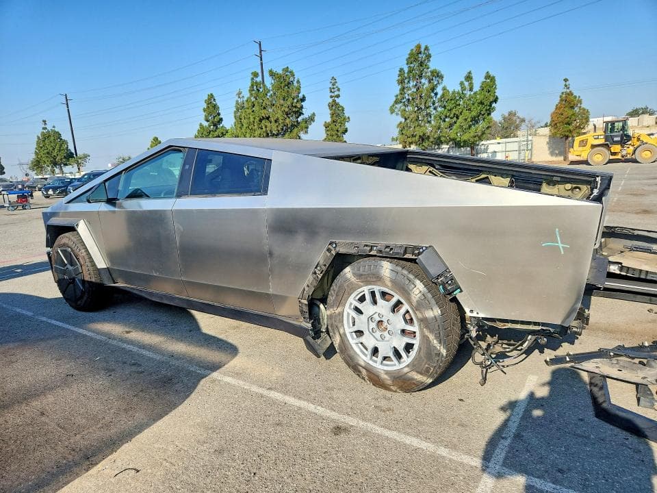 2024 TESLA CYBERTRUCK 2