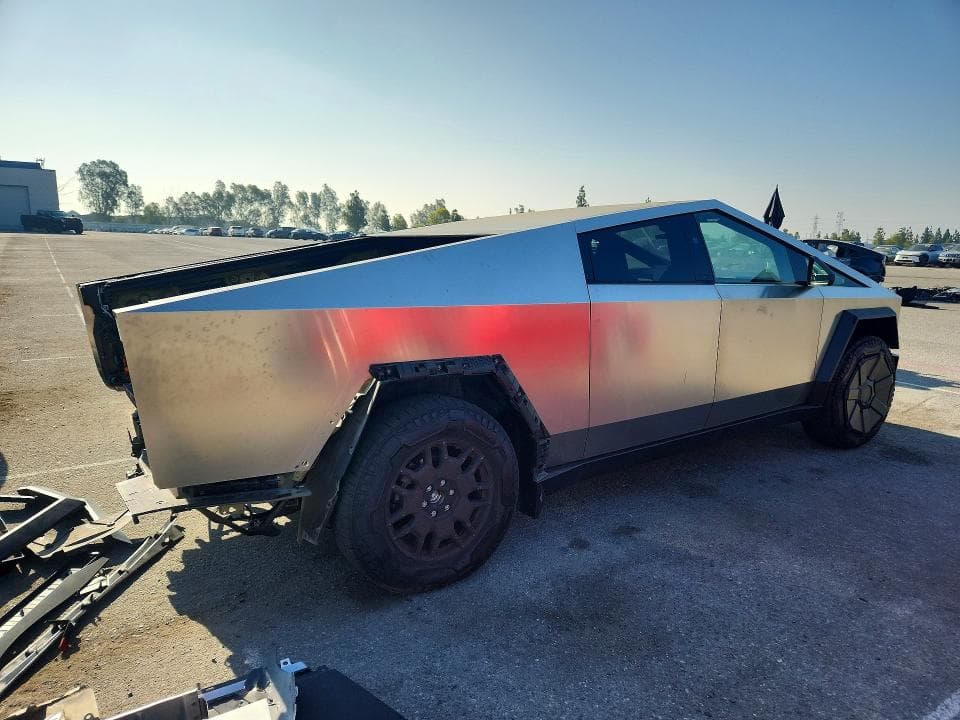 2024 TESLA CYBERTRUCK 3