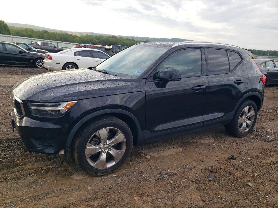 2020 VOLVO XC40 T4 MOMENTUM - 1
