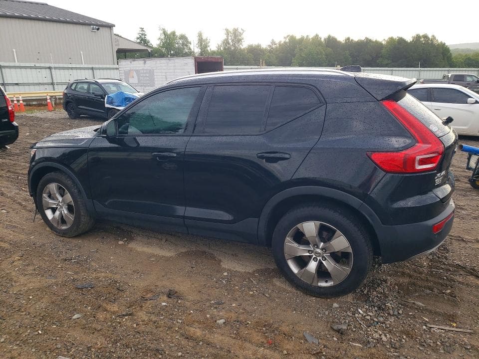2020 VOLVO XC40 T4 MOMENTUM 2