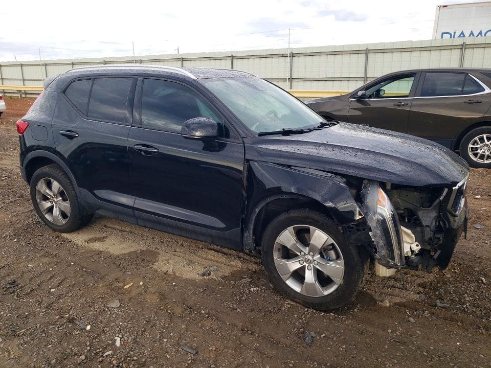 2020 VOLVO XC40 T4 MOMENTUM 4