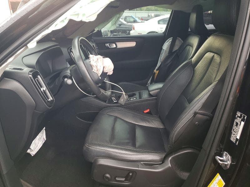 2020 VOLVO XC40 T4 MOMENTUM 7