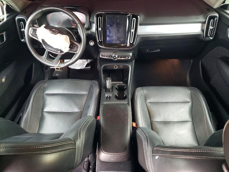 2020 VOLVO XC40 T4 MOMENTUM 8