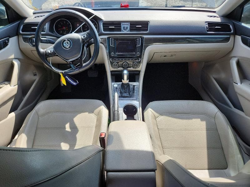 2017 VOLKSWAGEN PASSAT SE SE 8