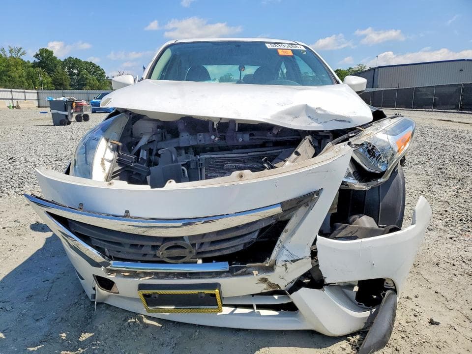 2019 NISSAN VERSA SV 5