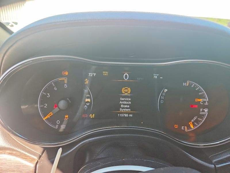 2018 JEEP GRAND CHEROKEE OVERLAND 9
